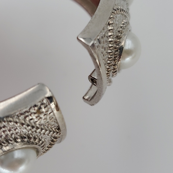 Faux Pearls on Silver Tone Hinged Bangle Bracelet - Picture 5 of 7